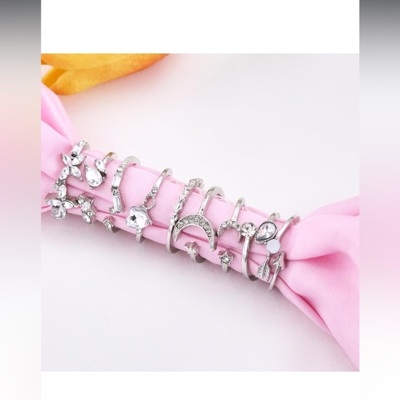 Elegant Silver Women's Ring Set - Picture 3 of 4